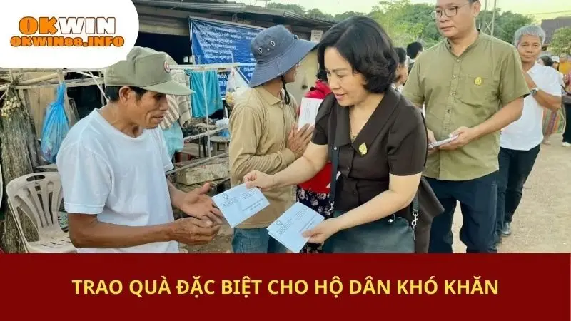 Trao quà đặc biệt cho hộ dân khó khăn